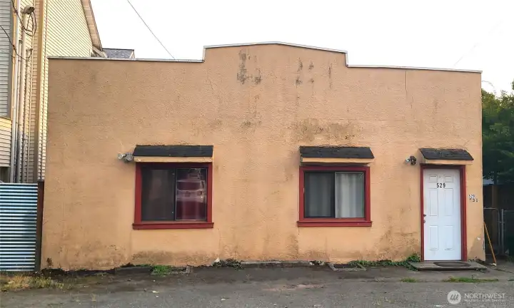 Entrance to Apt 529