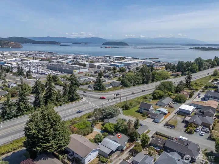 Tidy bungalow by the sea in Anacortes. Easy living and turn key.