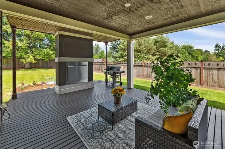 All weather deck w/gas fireplace