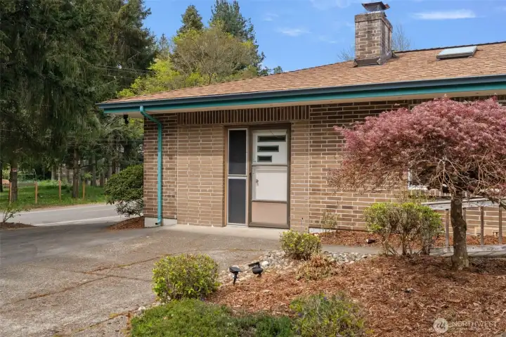 Here’s the front entry to this space, with a parking spot just outside that makes coming and going simple and convenient.