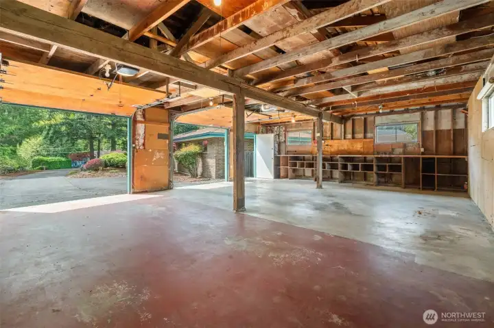 This is about as close as it gets to Shop Heaven… this huge garage offers so much room to spread out, work, and really make it your own.