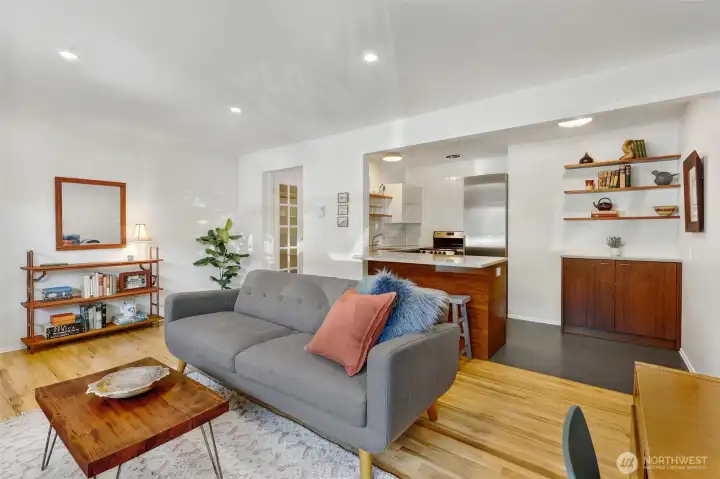 Open and functional, yet comfortable and cozy - this unit has the best layout for effortless cocktail parties, hangs with friends, or quiet nights at home.