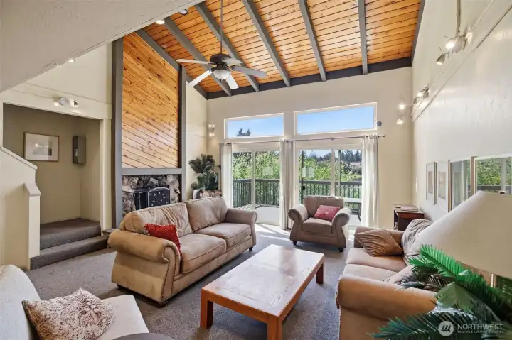 Clubhouse can be rented, great views on Easter Lake