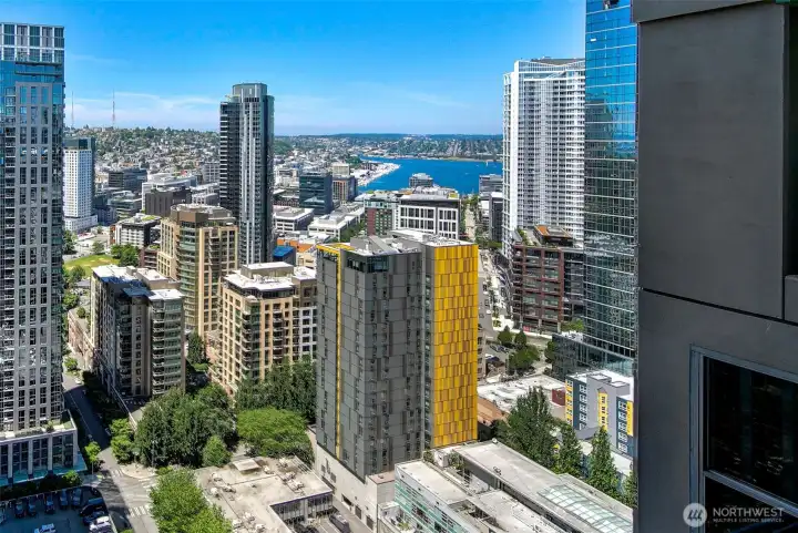 location is bustling-ez walk to whole foods, light rail, SLU