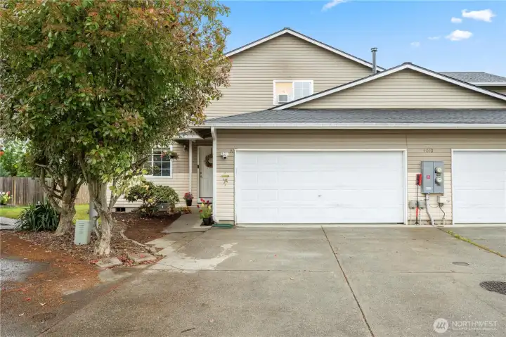 prime location close to shopping, restaurants, schools, Park & Ride, Amazon, and everyday amenities.