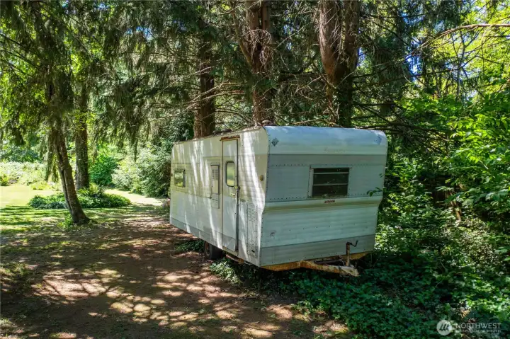 trailer has no title will come with the property