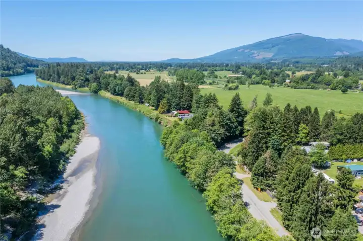 The beautiful Skagit River