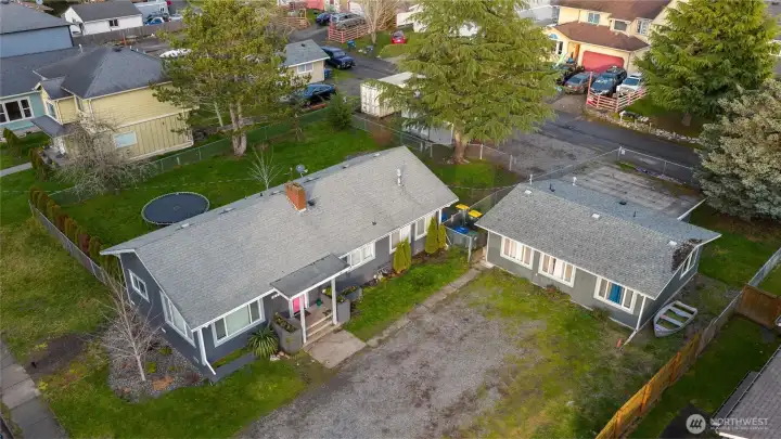 2 homes on a large lot in a super-convenient Bellingham location. 2 homes on a large lot in a super-convenient Bellingham location.