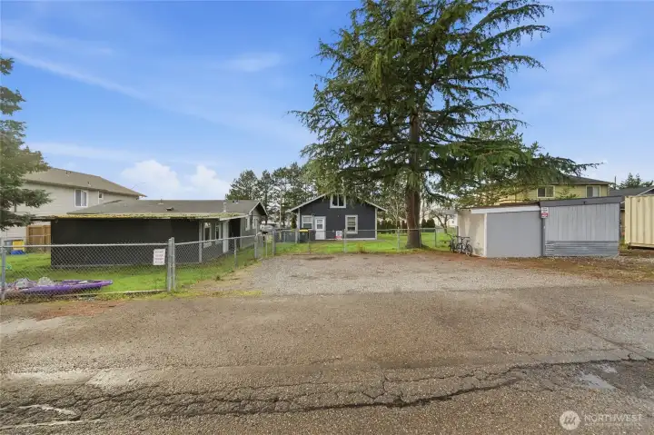 Looking at the back side of the property. Lots of parking in front and in back! Looking at the back side of the property. Lots of parking in front and in back!