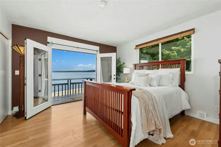 Bring the beauty of the waterfront indoors.