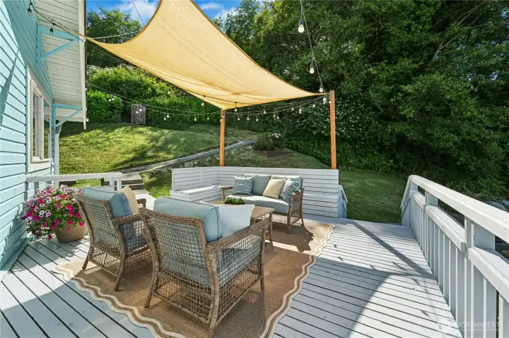 Steps away from the beach, with built in bench seating.