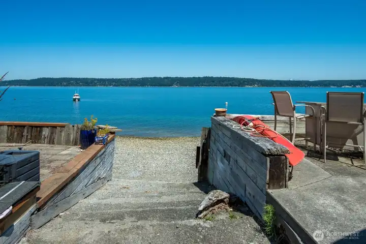 Launch your kayak or paddleboard right from your own private small craft ramp and enjoy endless days on the water.