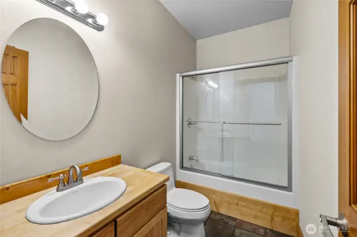2nd full bathroom upstairs. 2nd full bathroom upstairs.