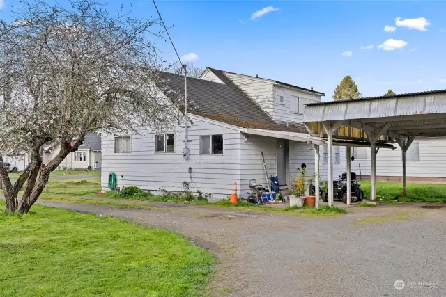 House in the mobile park with covered carport