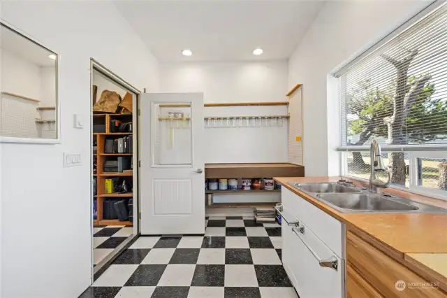 Bath/mud room/clean up room...