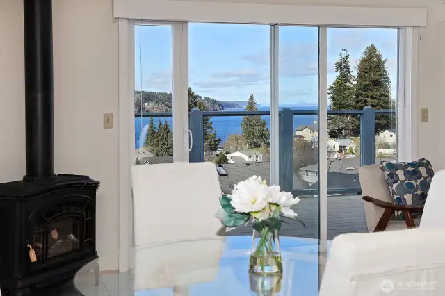 The dining area shares the amazing views.