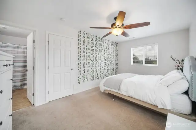 Main floor bedroom w/bathroom & walk in closet.