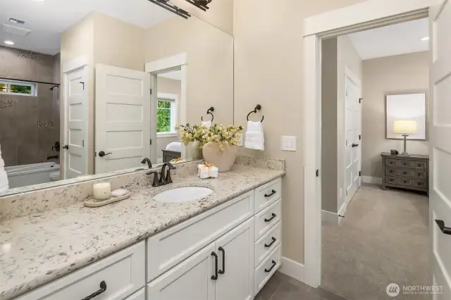 Shared bath for 2 guest bedrooms.
