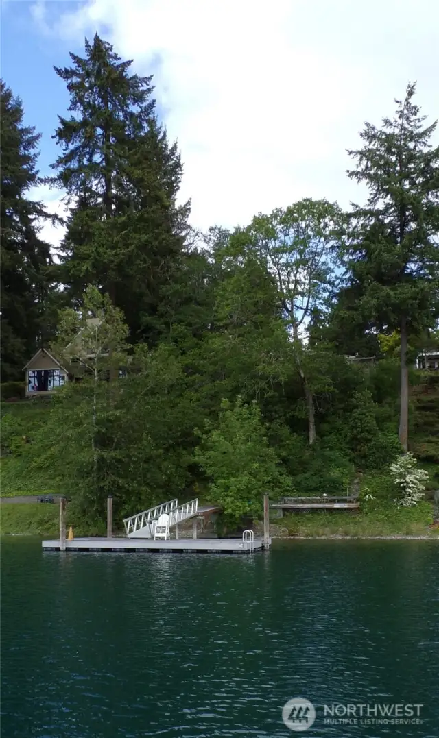75' of private beachfront with 15'x30' floating dock