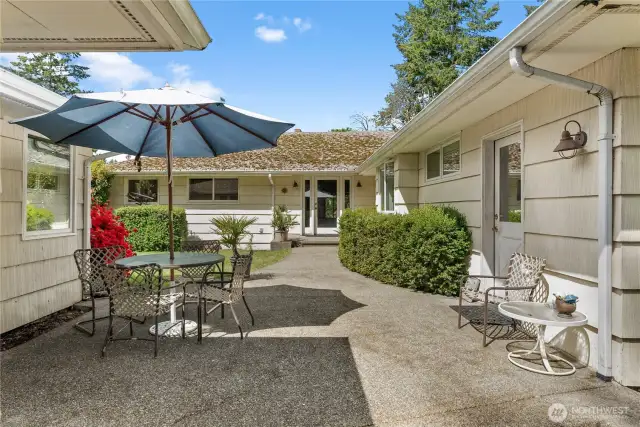 Front patio / entry - very private