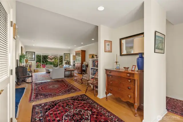 Entry / Living room