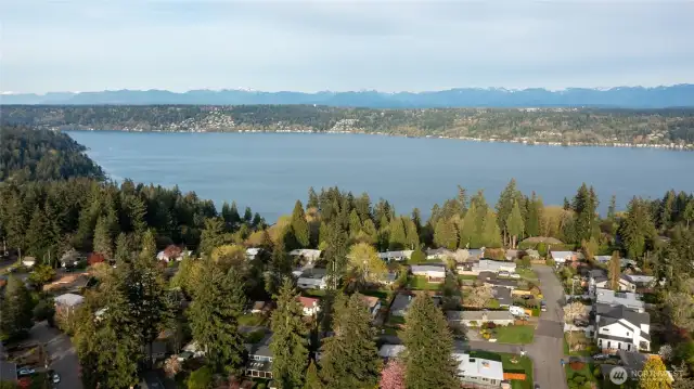 Lake Sammamish recreation beckons minutes away...ENJOY
