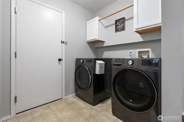 Washer & dryer stay with the home!