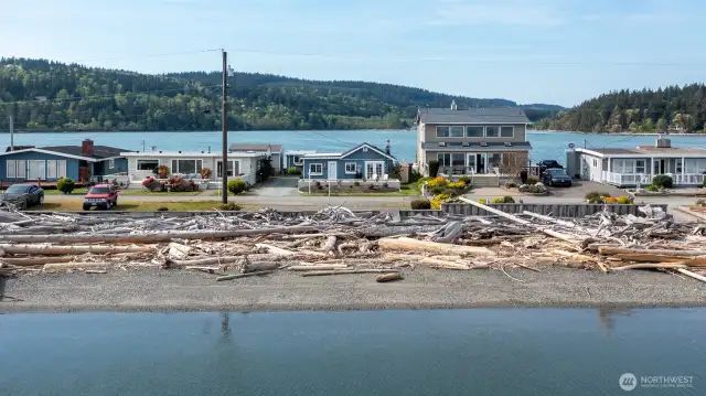 Welcome to the fantastic little cabin on Driftwood Shores! 50 feet of Level waterfront with water on both sides at high tide.