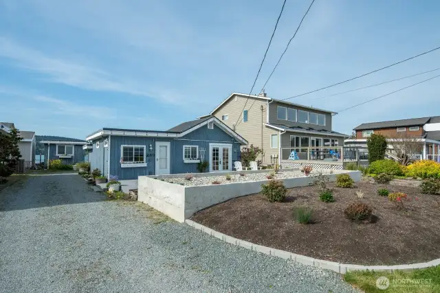 This quaint cabin is surrounded by multi-million dollar homes! Brand new 2 bedroom septic system installed.