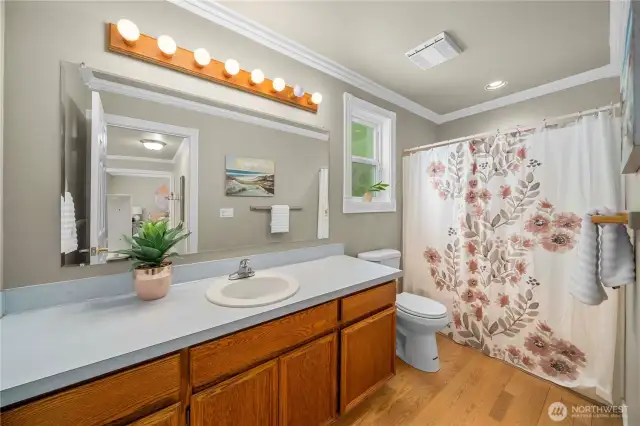 Upstairs secondary bath
