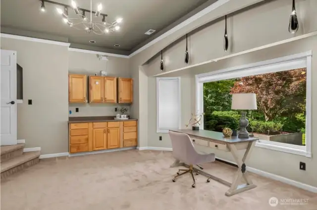 Separate Studio space with 1/2 bath and private entrance