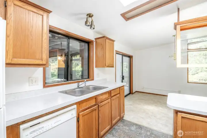 Slider off dining to enclosed porch