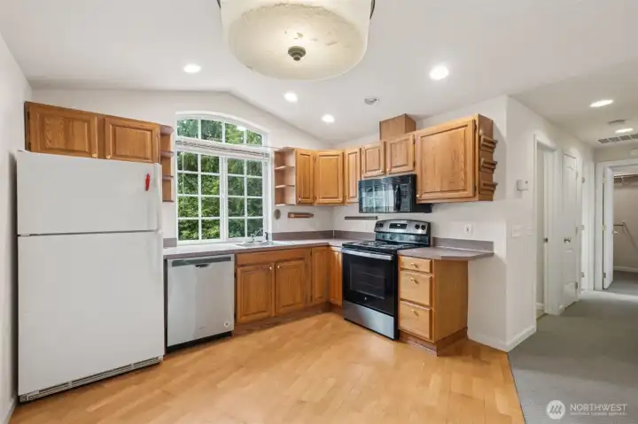 Full kitchen - has all the appliances & spaces you'd expect!