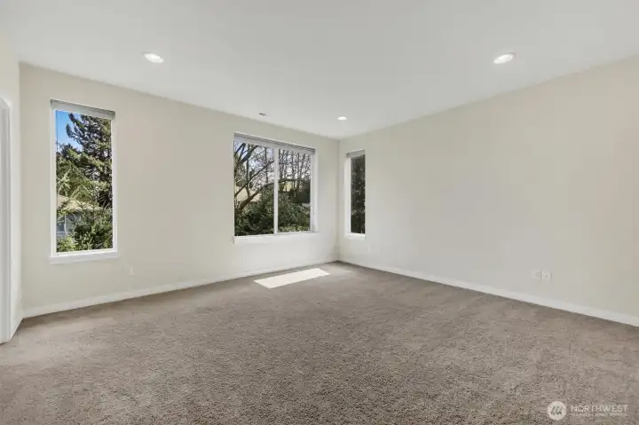 Huge Primary ensuite with 2 Walk-in closets