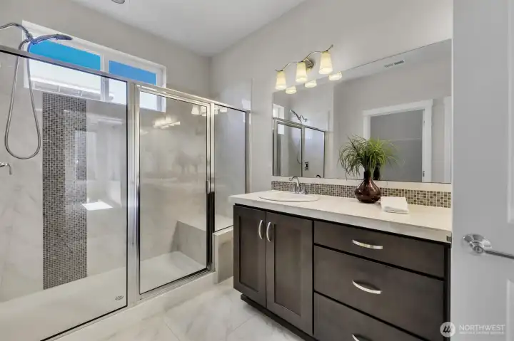 Primary Bed/Bath Ensuite w/2 Sink Vanity