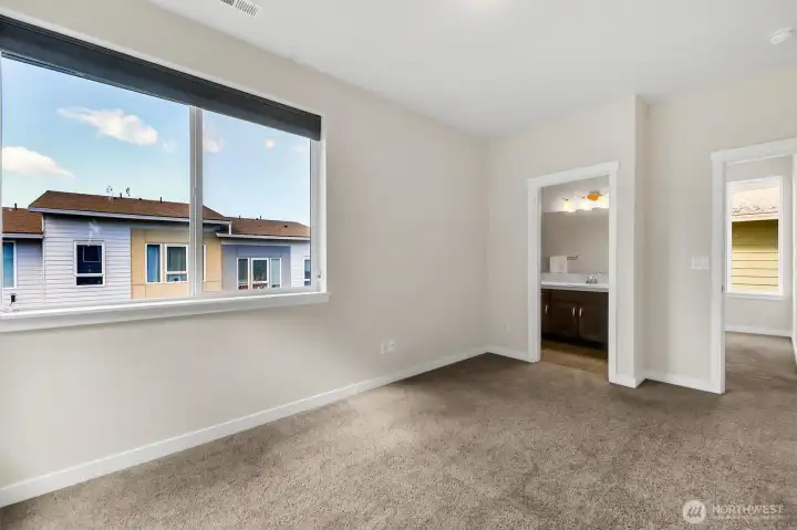 Upper floor bedroom ensuite