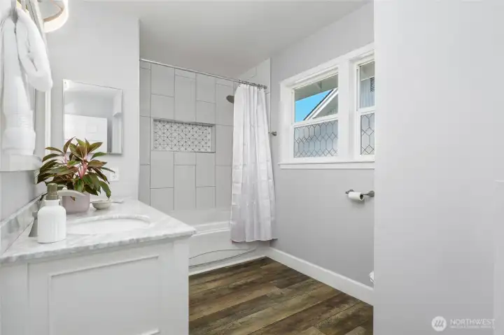 primary bath on main