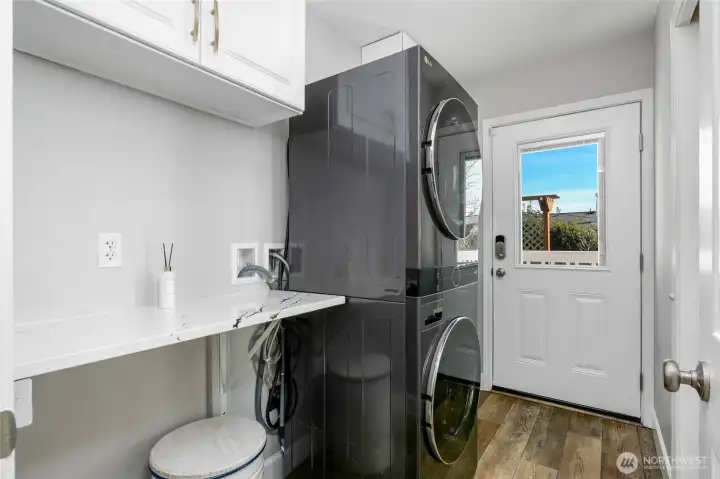 Granite counters and laundry on main, exit to side porch