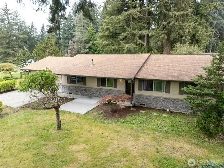 Nice rambler on just about 1 acre Nice rambler on just about 1 acre