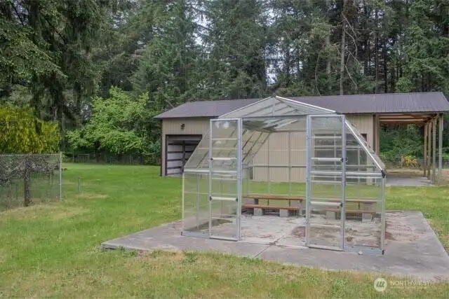 Newer green house, 10x10 Newer green house, 10x10