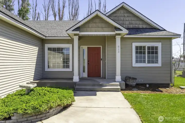 Well maintained 3 bed 1.75 bath home!