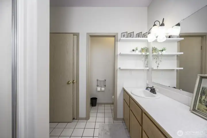 Also features a private toilet room