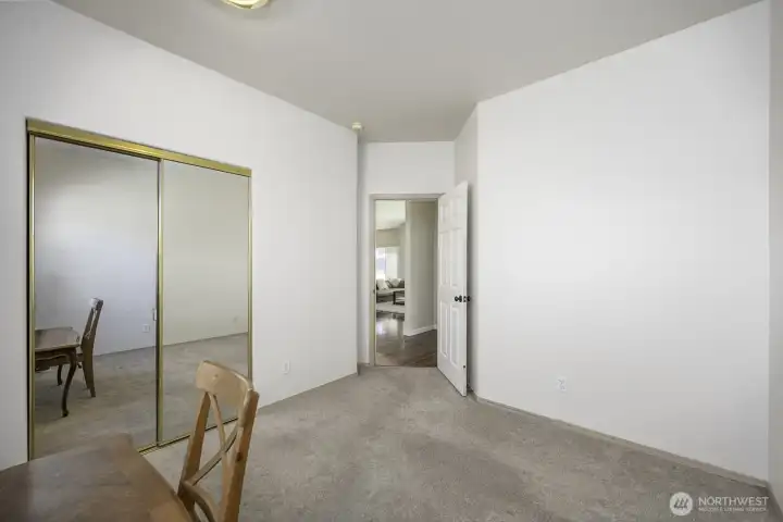 double closet again in a great sized room
