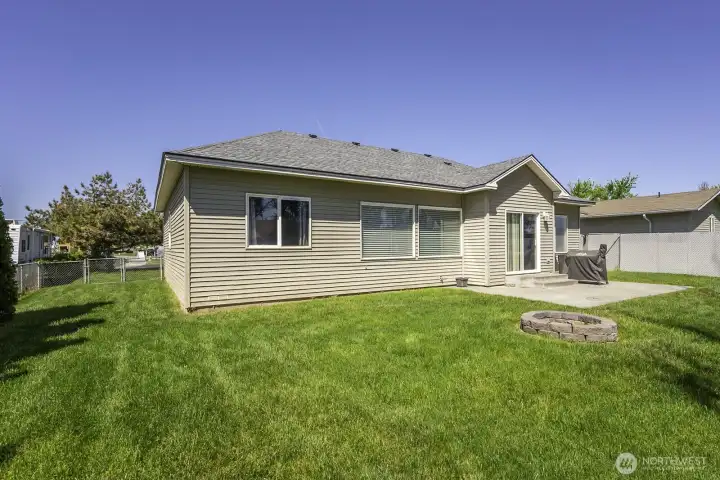 gate access to front yard on side of home