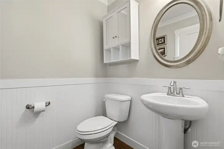 Spacious powder room on the main floor. Spacious powder room on the main floor.