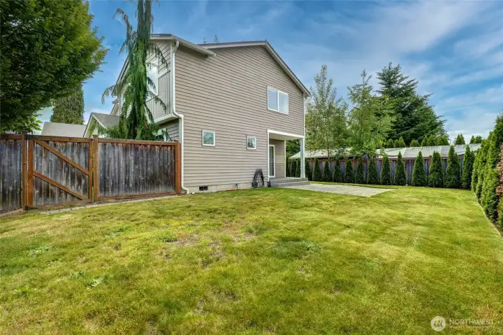 The private backyard is a nice place for your pet to play and for culinary gardening in the chef's kitchen. The private backyard is a nice place for your pet to play and for culinary gardening in the chef's kitchen.