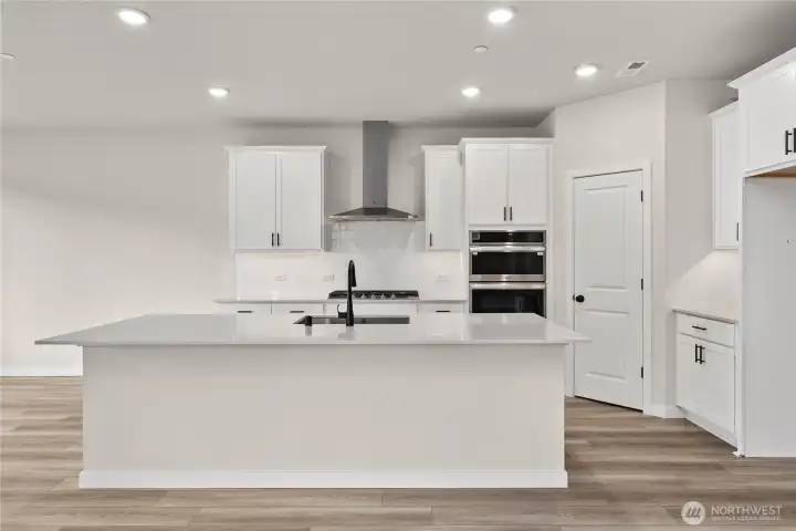 Photos of a previously completed home. Actual colors and finishes may vary. See site agent for details.