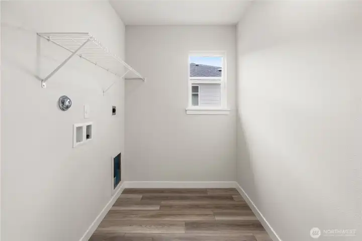 Laundry room w Sink hookups.