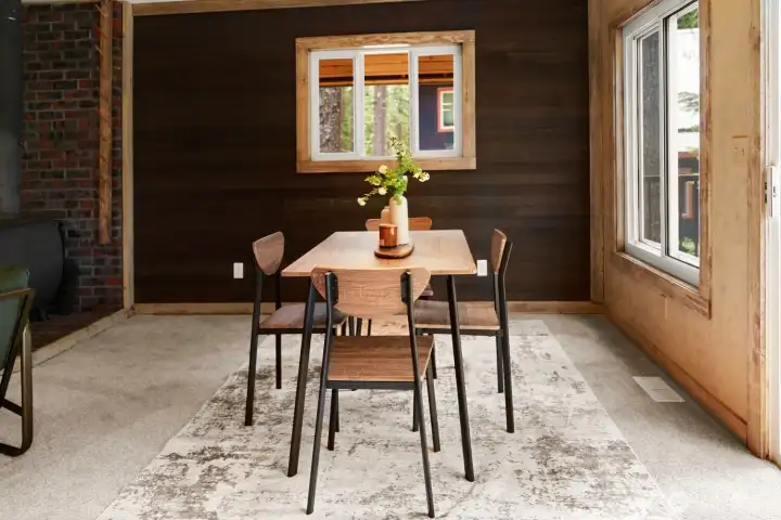 The adventures may happen outside, but the memories are made around this table. From coffee before the trails to dinner after a day on Lake Cle Elum, this welcoming space brings everyone together. The adventures may happen outside, but the memories are made around this table. From coffee before the trails to dinner after a day on Lake Cle Elum, this welcoming space brings everyone together.