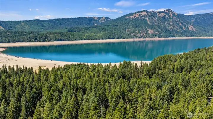Just moments from the shores of Lake Cle Elum, endless days of boating, paddleboarding, swimming, and waterfront adventures are all within easy reach. Just moments from the shores of Lake Cle Elum, endless days of boating, paddleboarding, swimming, and waterfront adventures are all within easy reach.